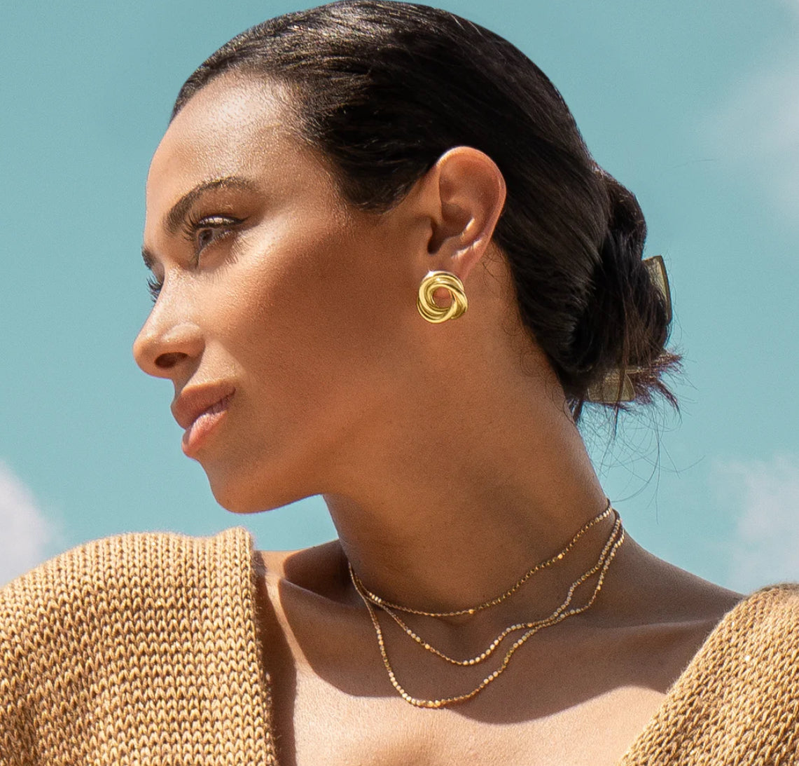 Classis Ribbon Knot Stud